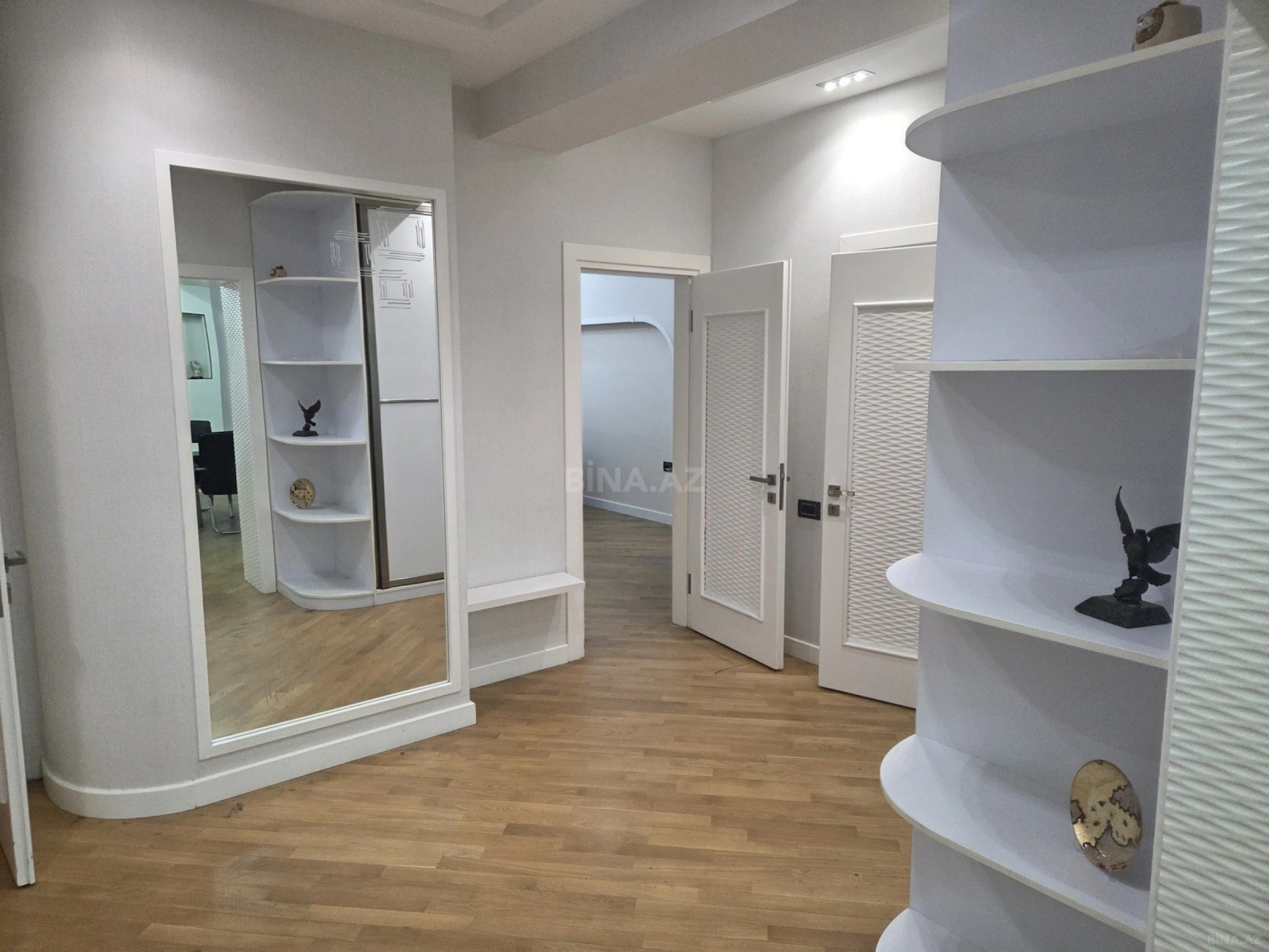 Kirayə verilir 3 otaqlı ofis 130 m²