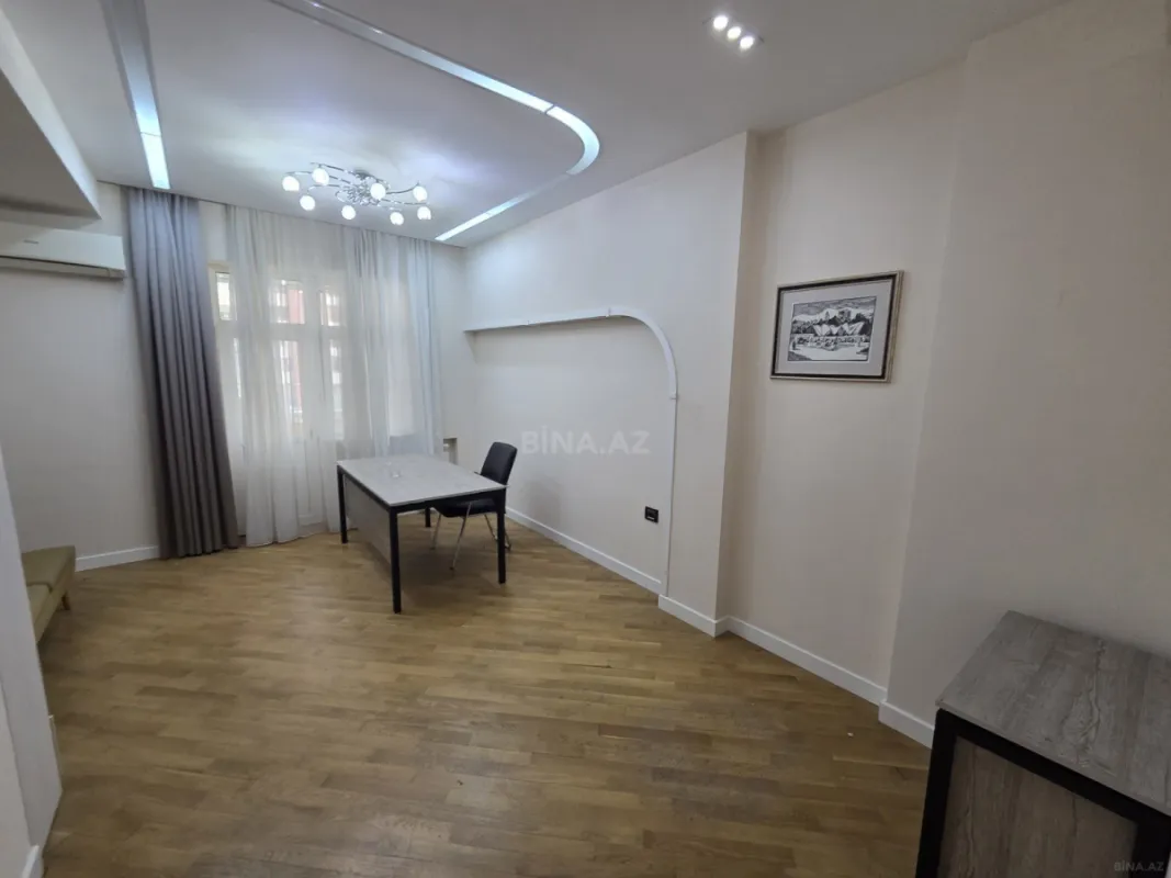 Kirayə verilir 3 otaqlı ofis 130 m²