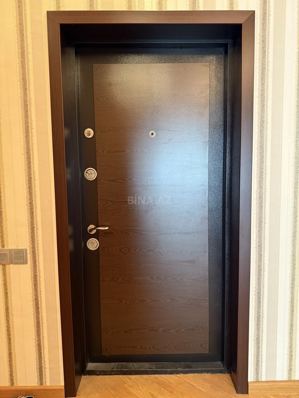 Satılır 3 otaqlı mənzil 134 m²