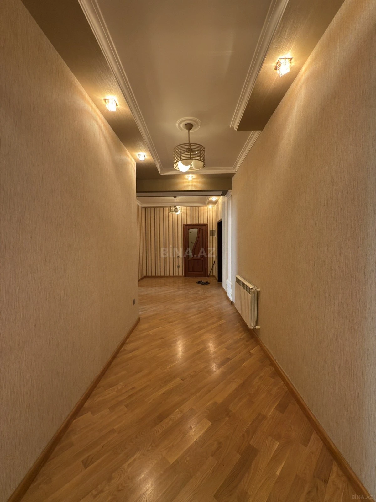 Satılır 3 otaqlı mənzil 134 m²