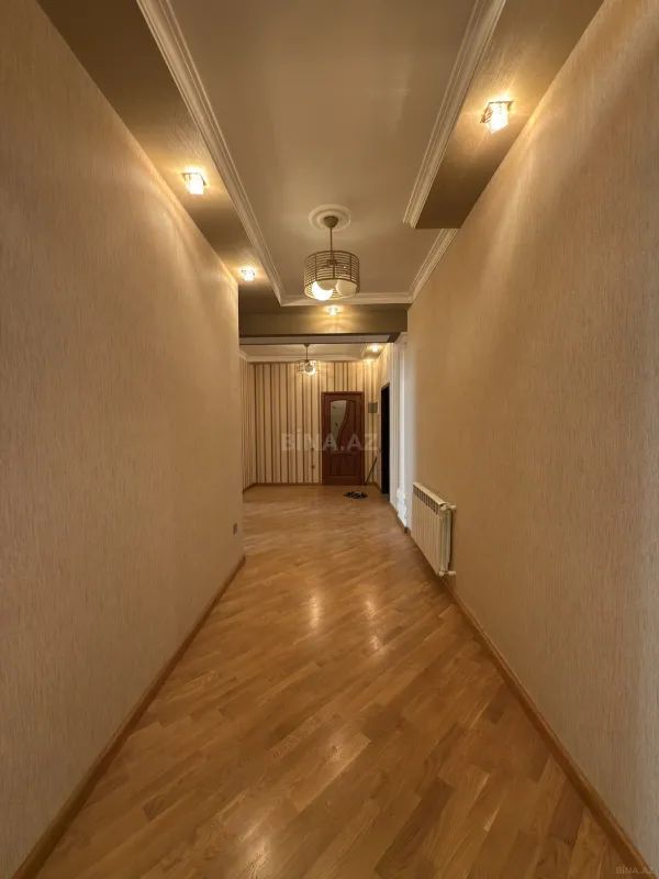 Satılır 3 otaqlı mənzil 134 m²