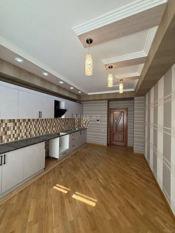 Satılır 3 otaqlı mənzil 134 m²