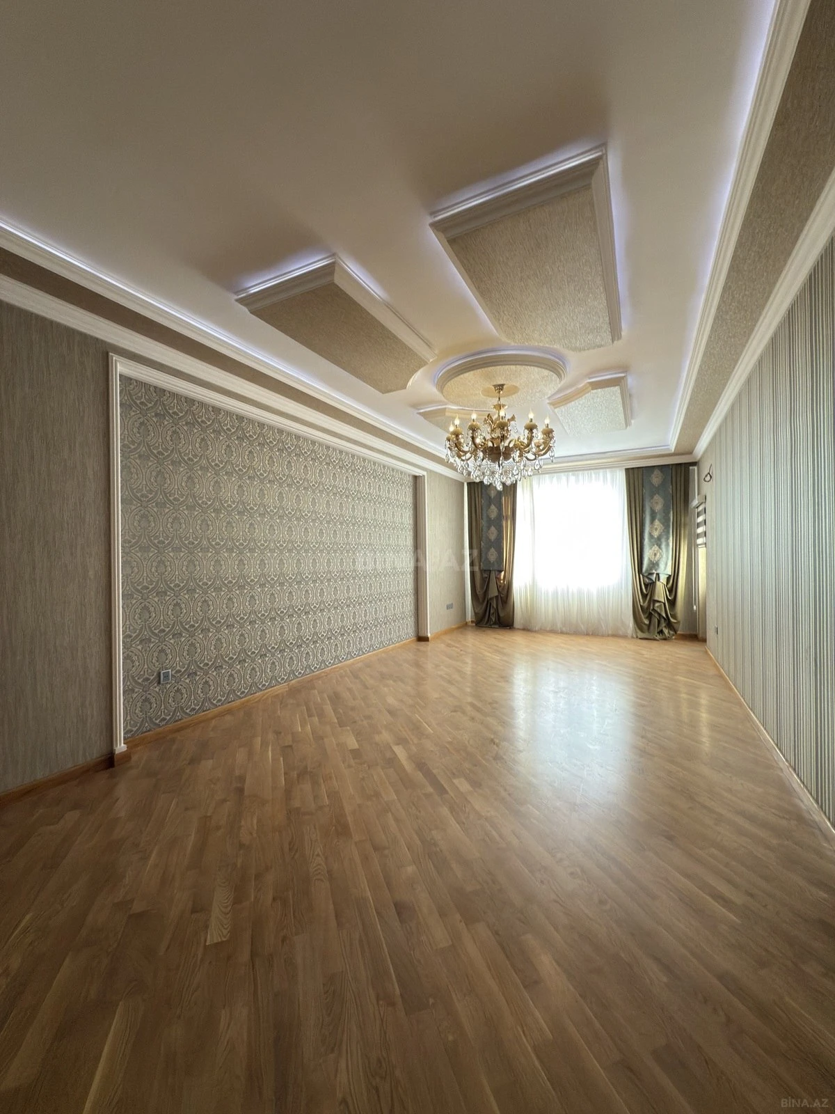 Satılır 3 otaqlı mənzil 134 m²