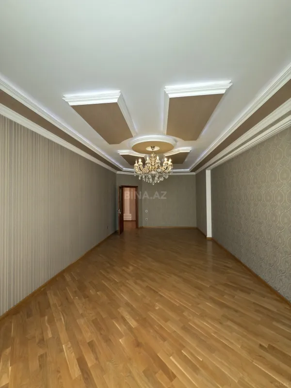 Satılır 3 otaqlı mənzil 134 m²