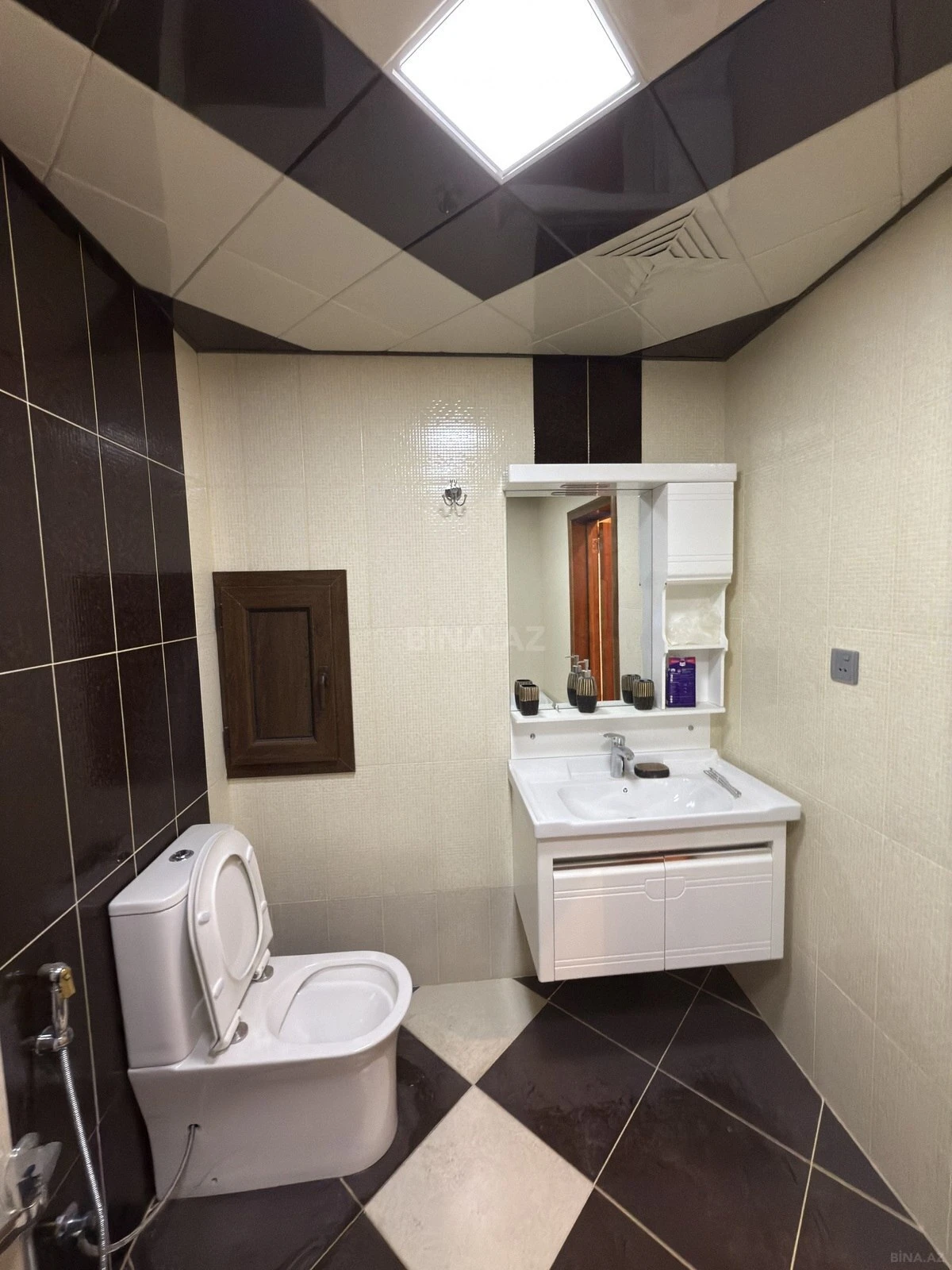 Satılır 3 otaqlı mənzil 134 m²