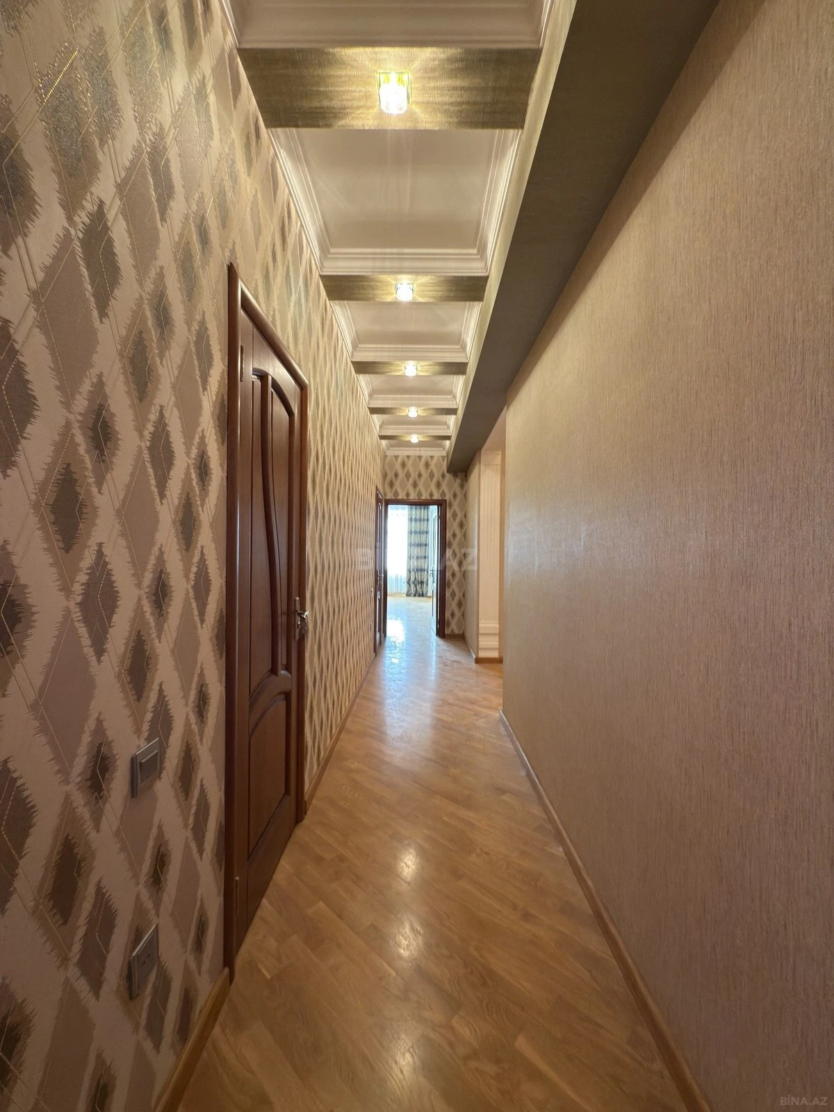 Satılır 3 otaqlı mənzil 134 m²