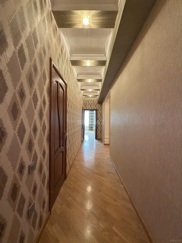 Satılır 3 otaqlı mənzil 134 m²