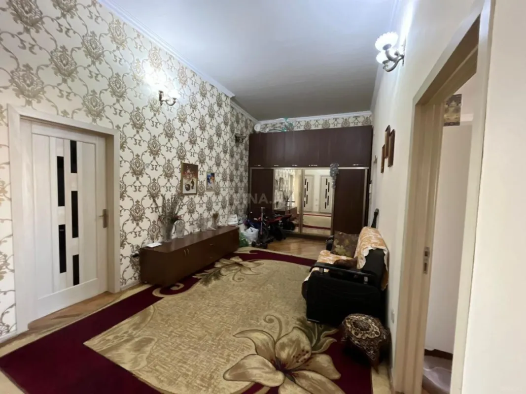 Satılır 3 otaqlı mənzil 140 m²