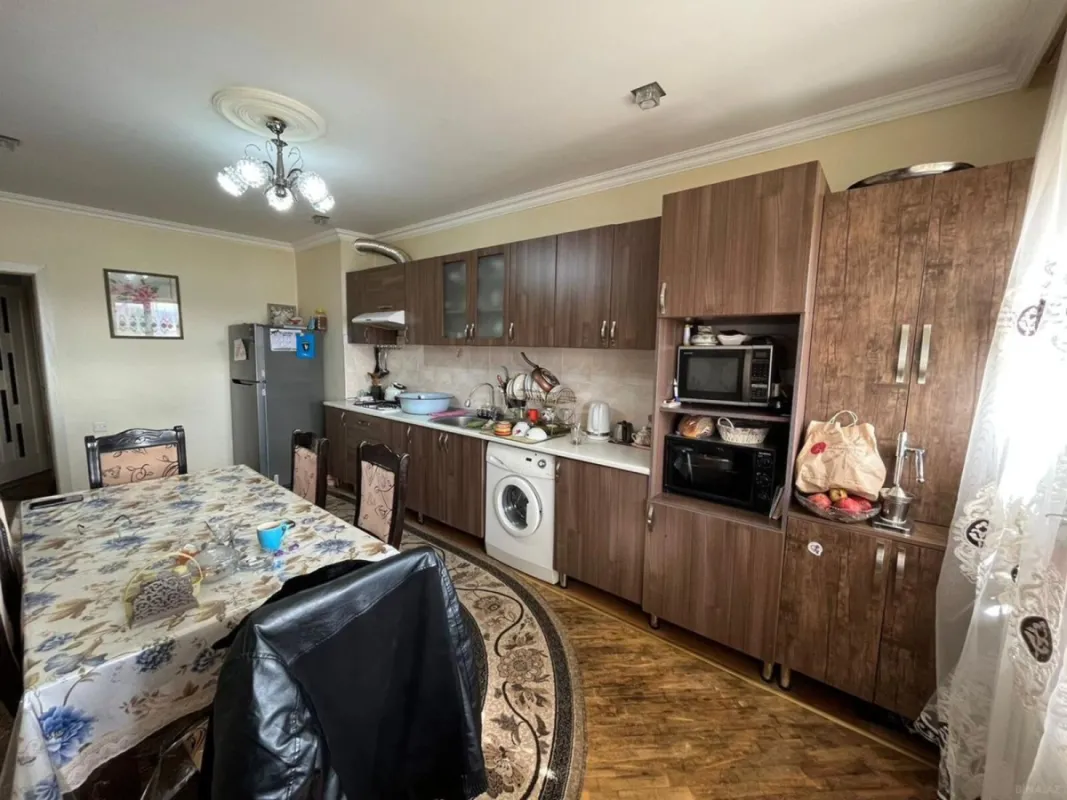 Satılır 3 otaqlı mənzil 140 m²