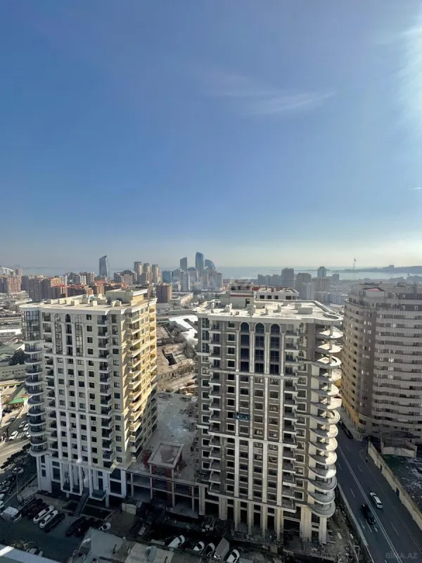 Satılır 5 otaqlı mənzil 295 m²