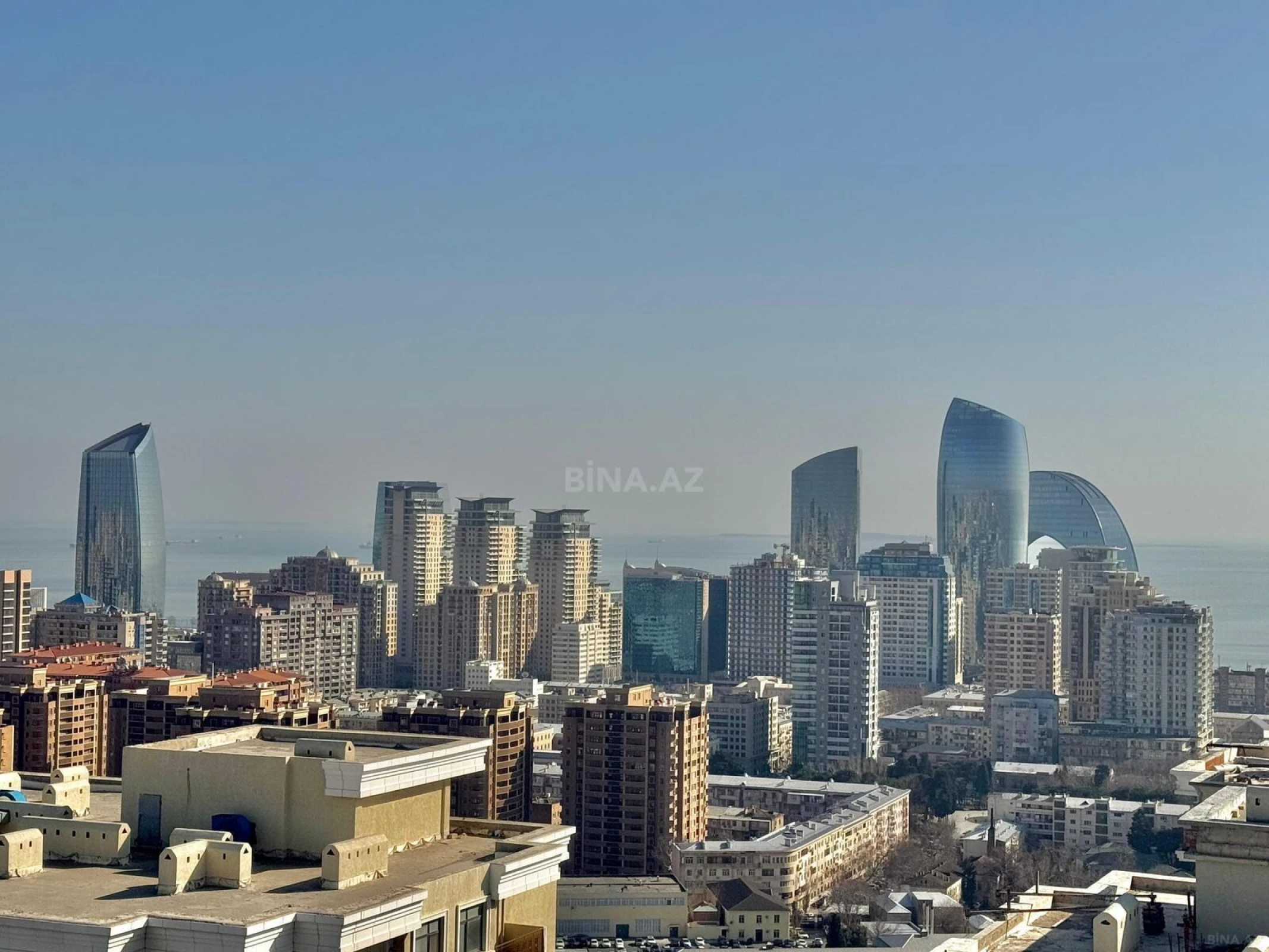 Satılır 5 otaqlı mənzil 295 m²