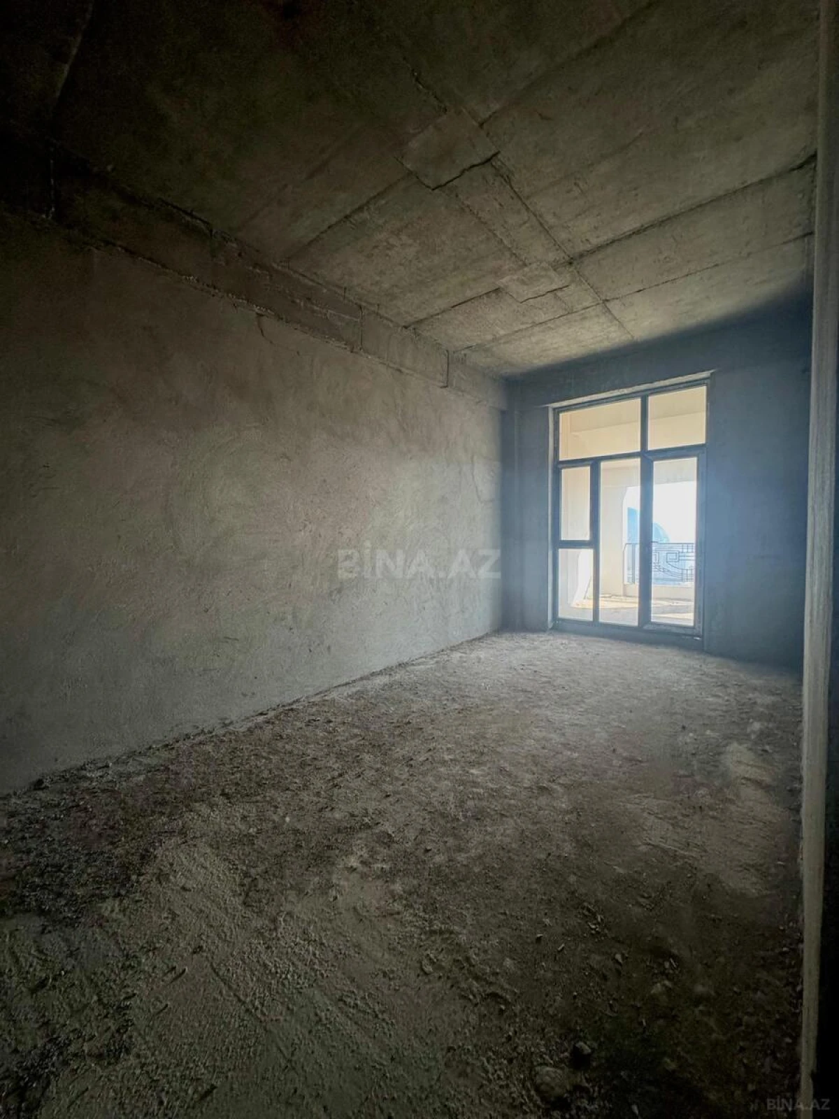 Satılır 5 otaqlı mənzil 295 m²