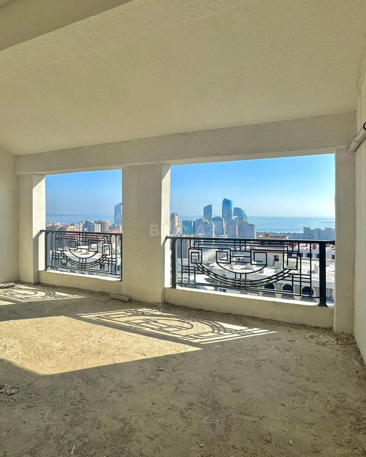 Satılır 5 otaqlı mənzil 295 m²