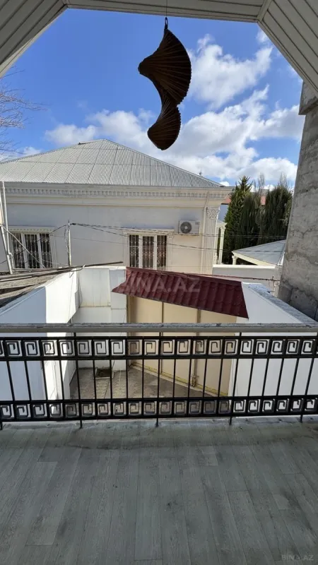 Satılır 5 otaqlı həyət evi 100 m²