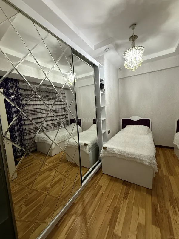 Kirayə verilir 2 otaqlı mənzil 90 m²