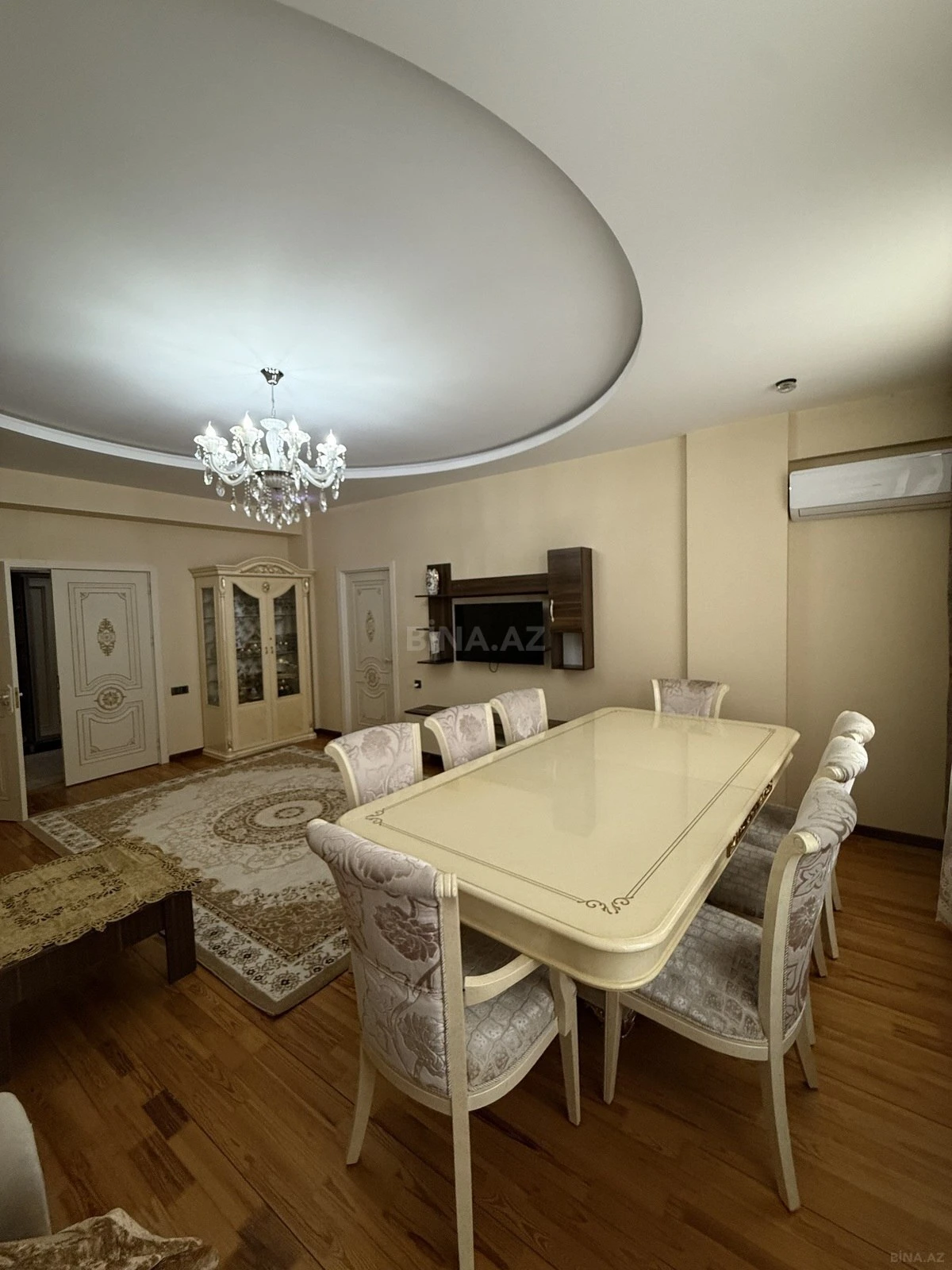 Kirayə verilir 2 otaqlı mənzil 90 m²