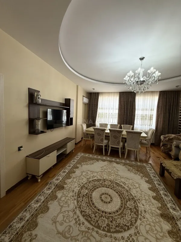 Kirayə verilir 2 otaqlı mənzil 90 m²