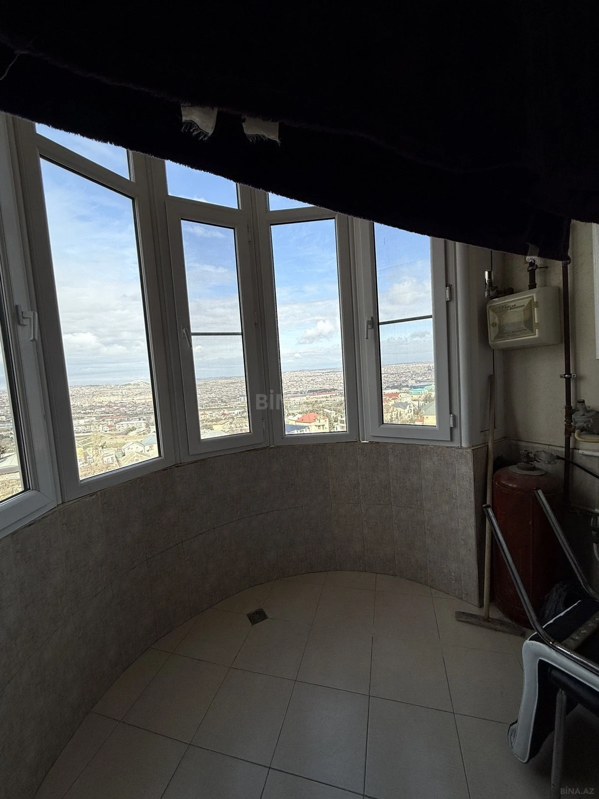 Kirayə verilir 2 otaqlı mənzil 90 m²