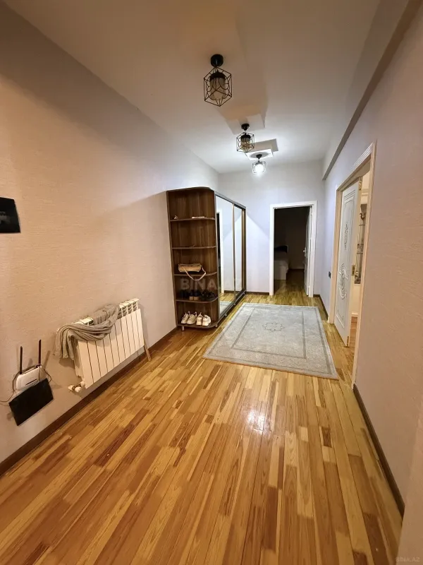 Kirayə verilir 2 otaqlı mənzil 90 m²