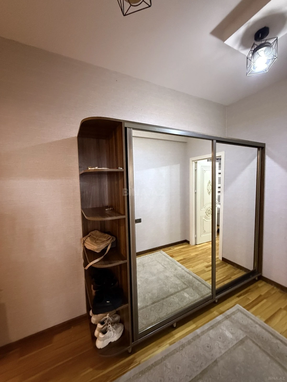 Kirayə verilir 2 otaqlı mənzil 90 m²