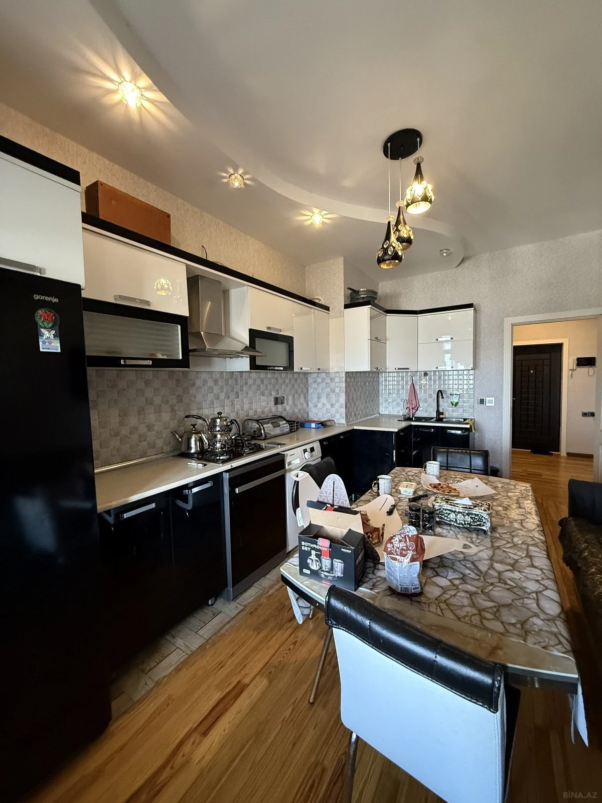 Kirayə verilir 2 otaqlı mənzil 90 m²