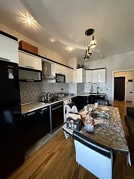 Kirayə verilir 2 otaqlı mənzil 90 m²