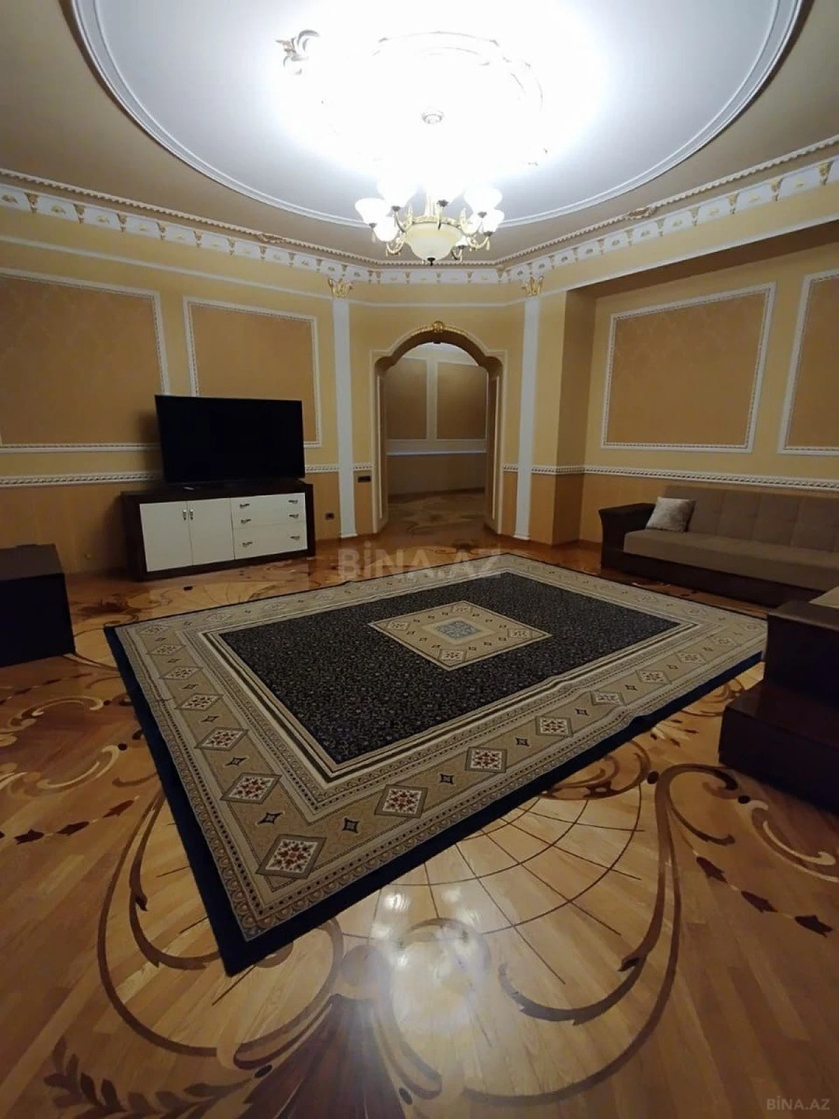 Kirayə verilir 4 otaqlı mənzil 240 m²
