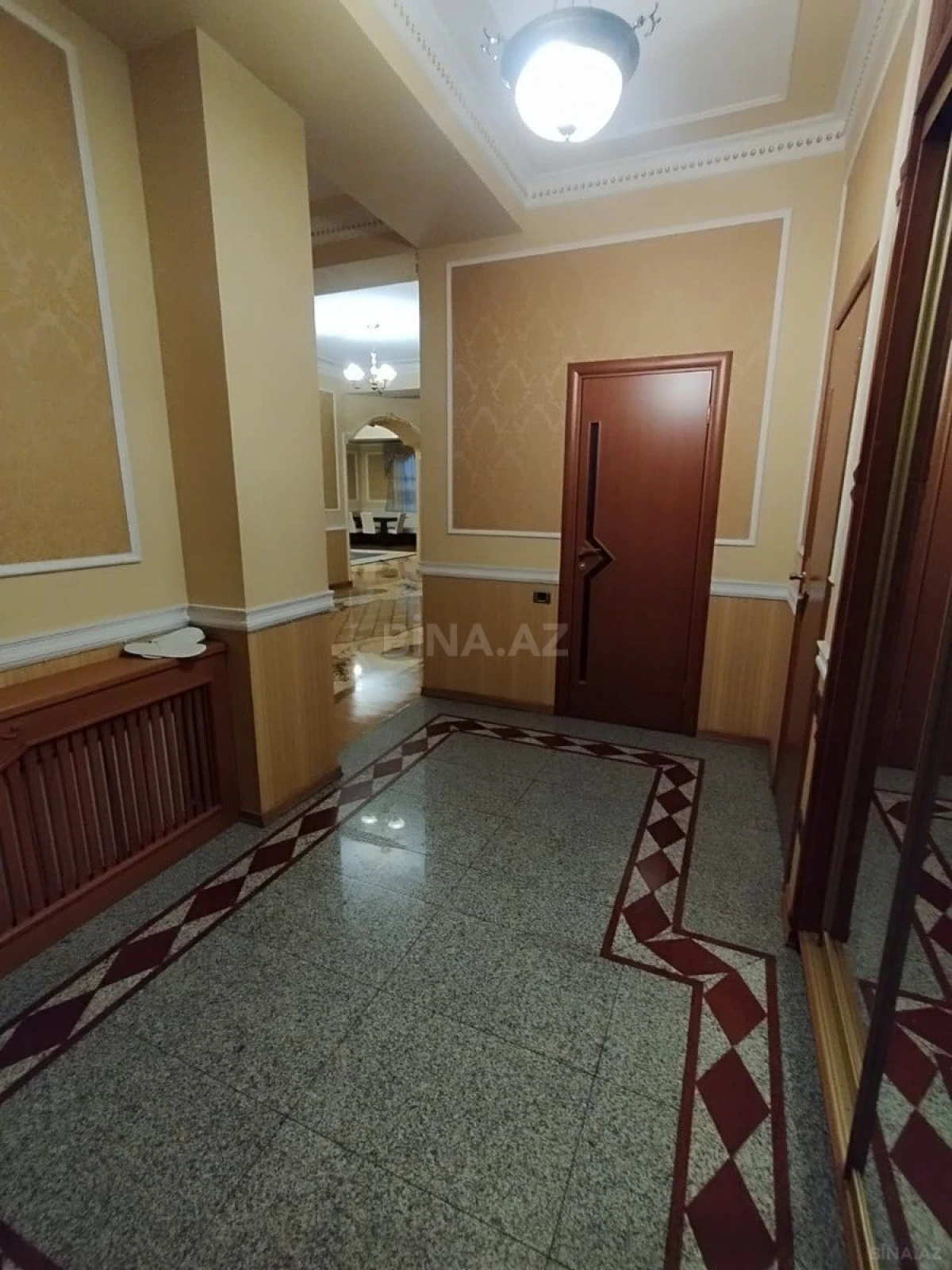 Kirayə verilir 4 otaqlı mənzil 240 m²