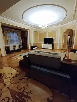 Kirayə verilir 4 otaqlı mənzil 240 m²