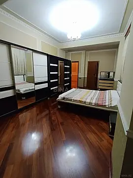 Kirayə verilir 4 otaqlı mənzil 240 m²