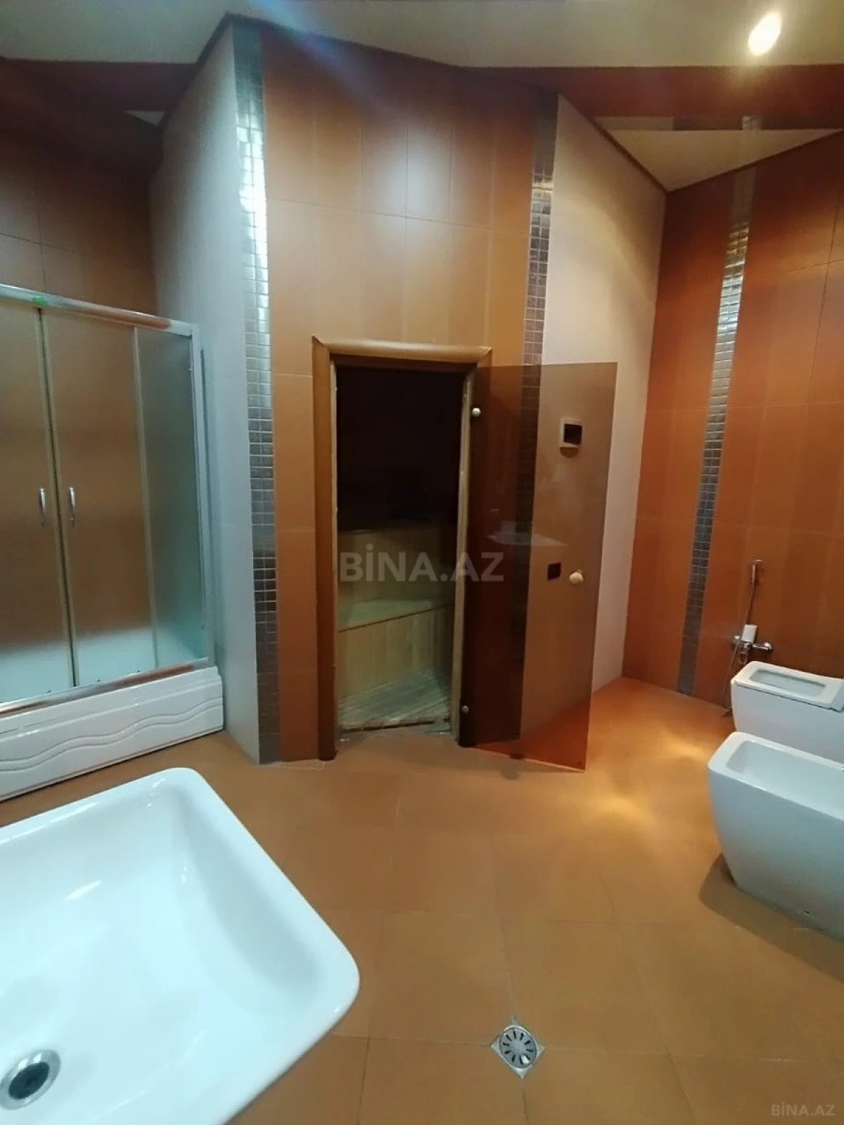 Kirayə verilir 4 otaqlı mənzil 240 m²