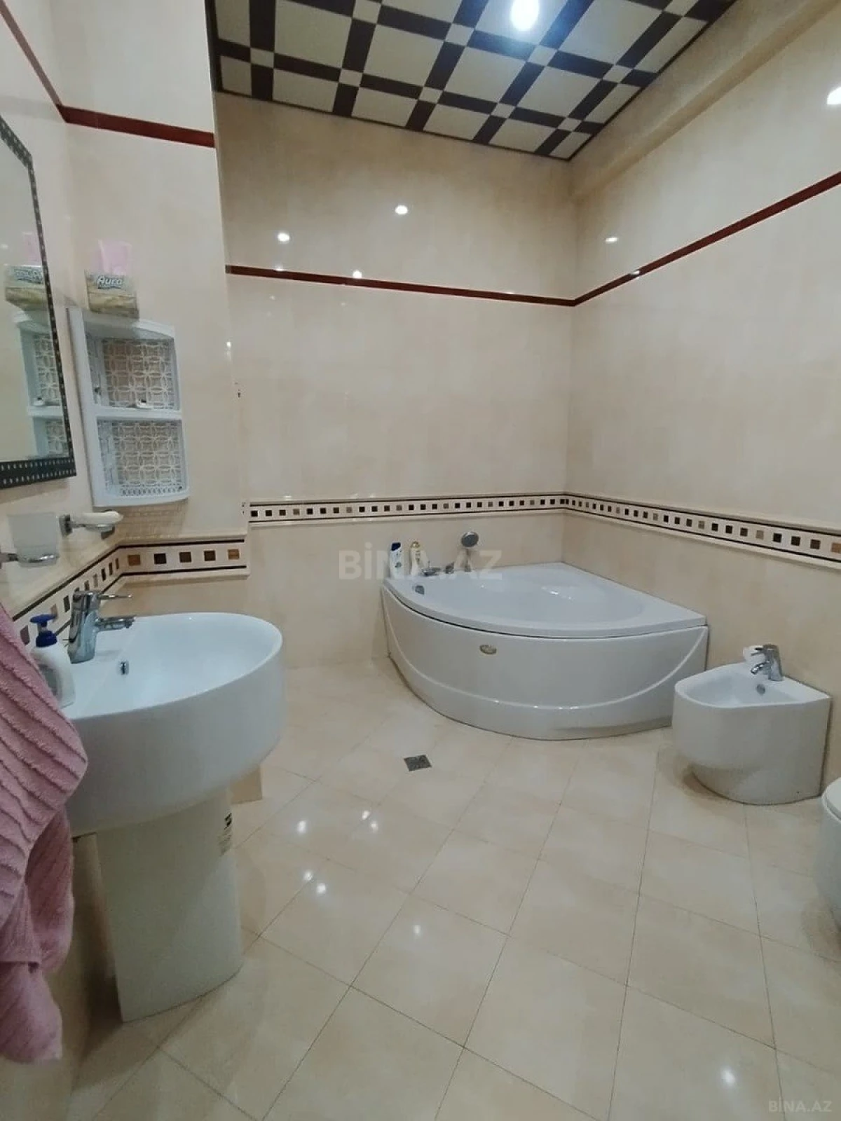 Kirayə verilir 4 otaqlı mənzil 240 m²