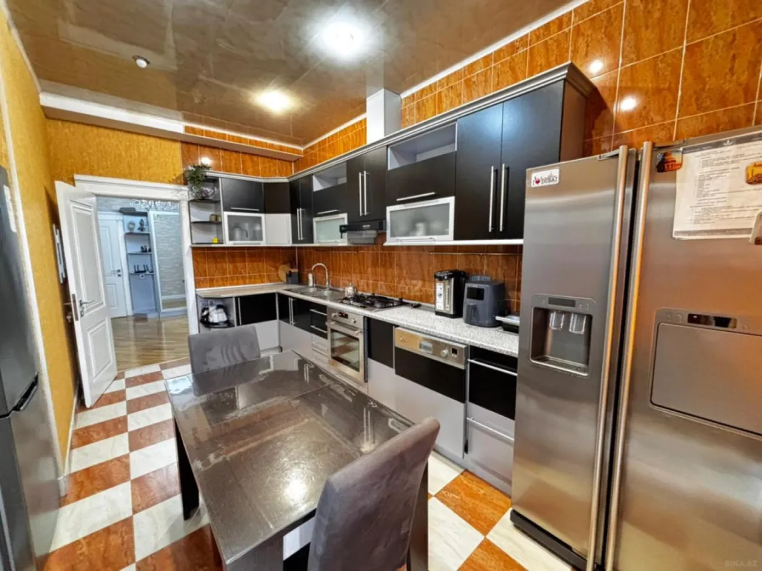 Satılır 4 otaqlı mənzil 151 m²