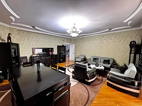 Satılır 4 otaqlı mənzil 151 m²