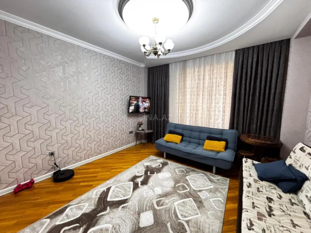 Satılır 4 otaqlı mənzil 151 m²