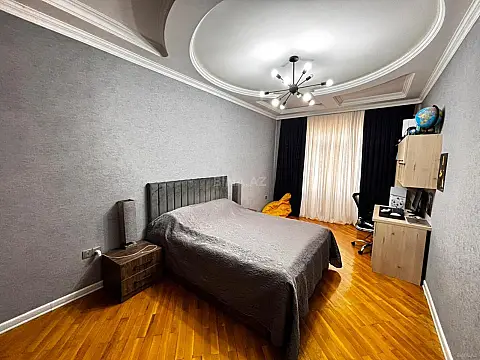 Satılır 4 otaqlı mənzil 151 m²