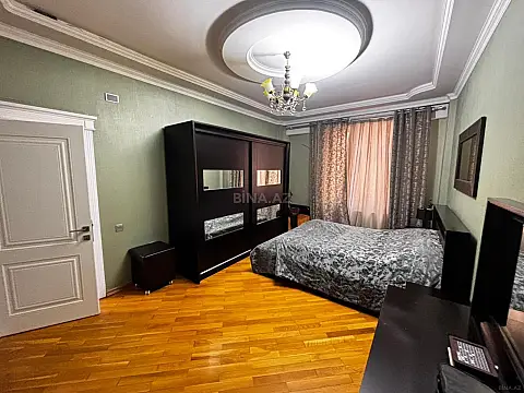 Satılır 4 otaqlı mənzil 151 m²