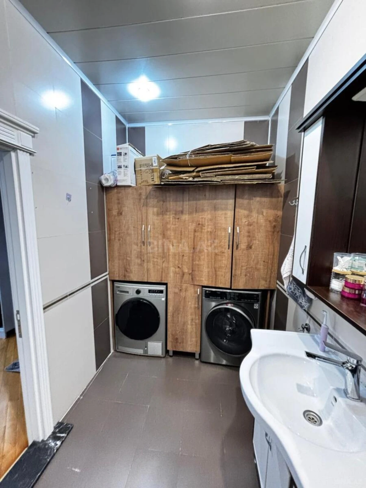 Satılır 4 otaqlı mənzil 151 m²