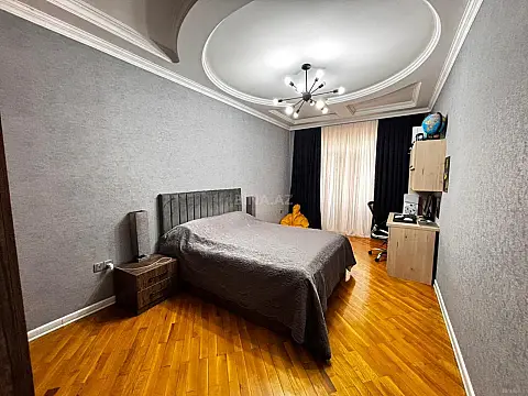 Satılır 4 otaqlı mənzil 151 m²