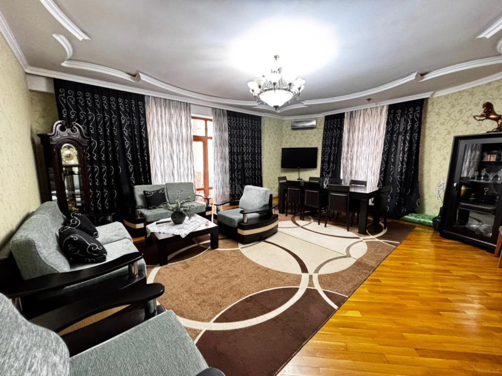 Satılır 4 otaqlı mənzil 151 m²