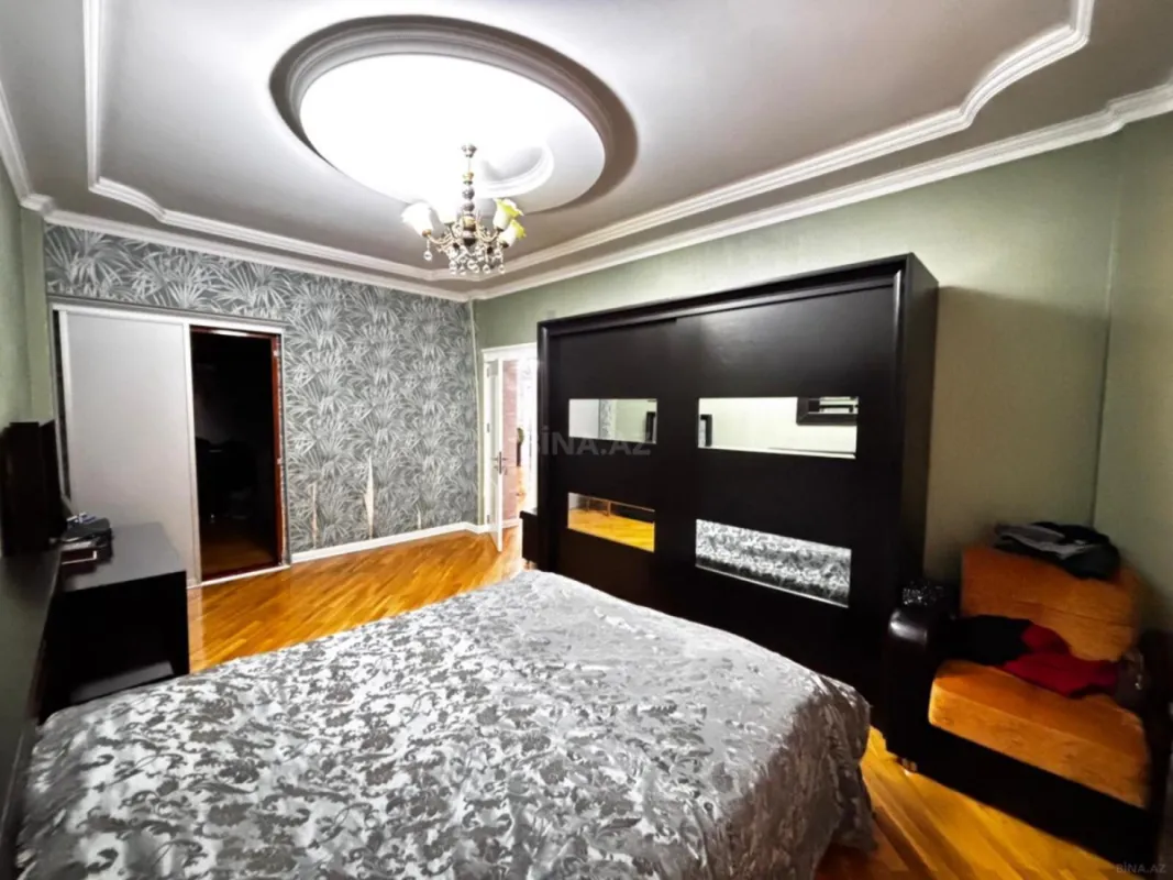 Satılır 4 otaqlı mənzil 151 m²