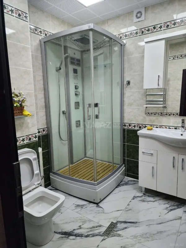 Satılır 5 otaqlı mənzil 200 m²