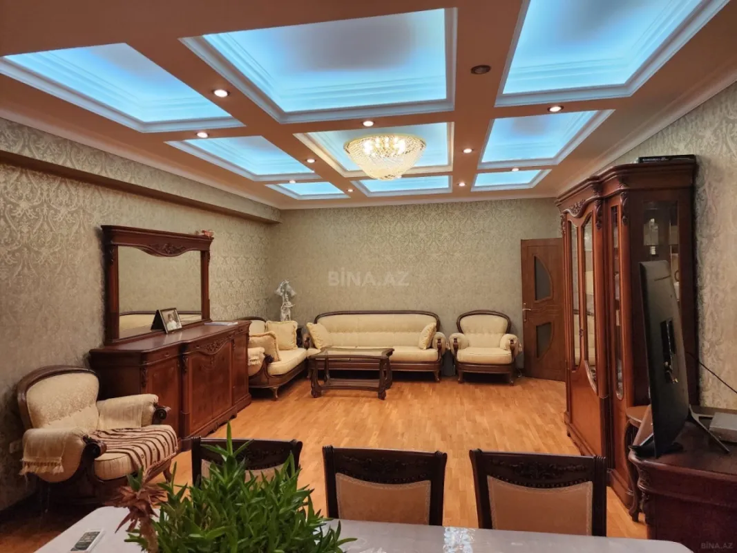 Satılır 5 otaqlı mənzil 200 m²