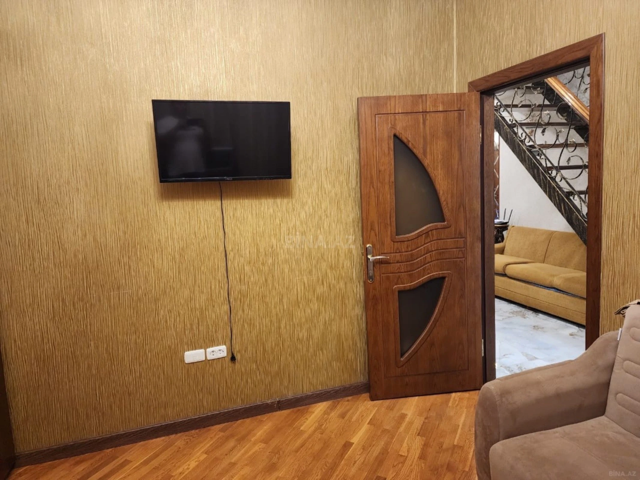 Satılır 5 otaqlı mənzil 200 m²