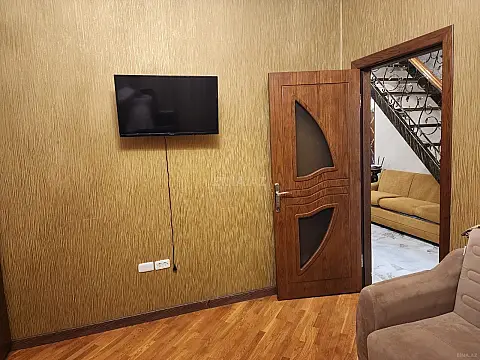 Satılır 5 otaqlı mənzil 200 m²