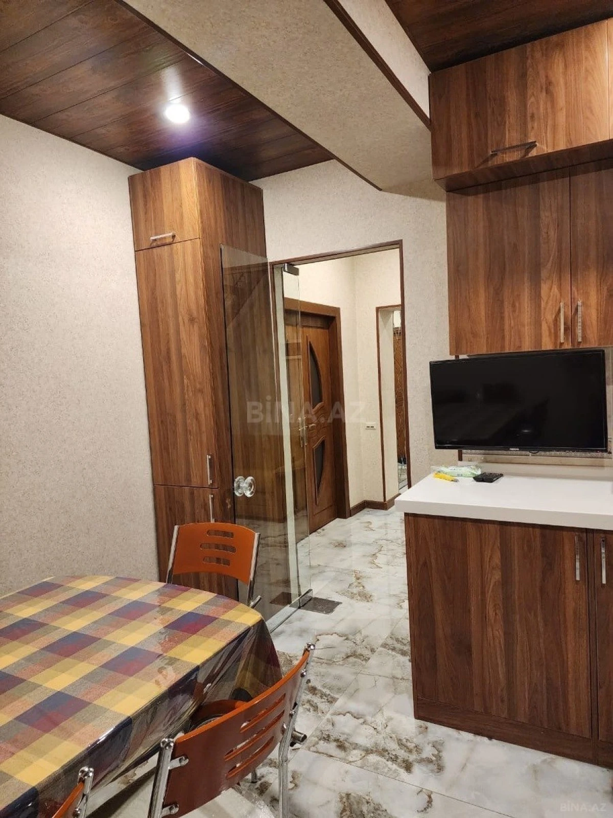 Satılır 5 otaqlı mənzil 200 m²