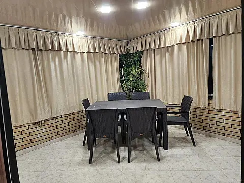 Satılır 5 otaqlı mənzil 200 m²