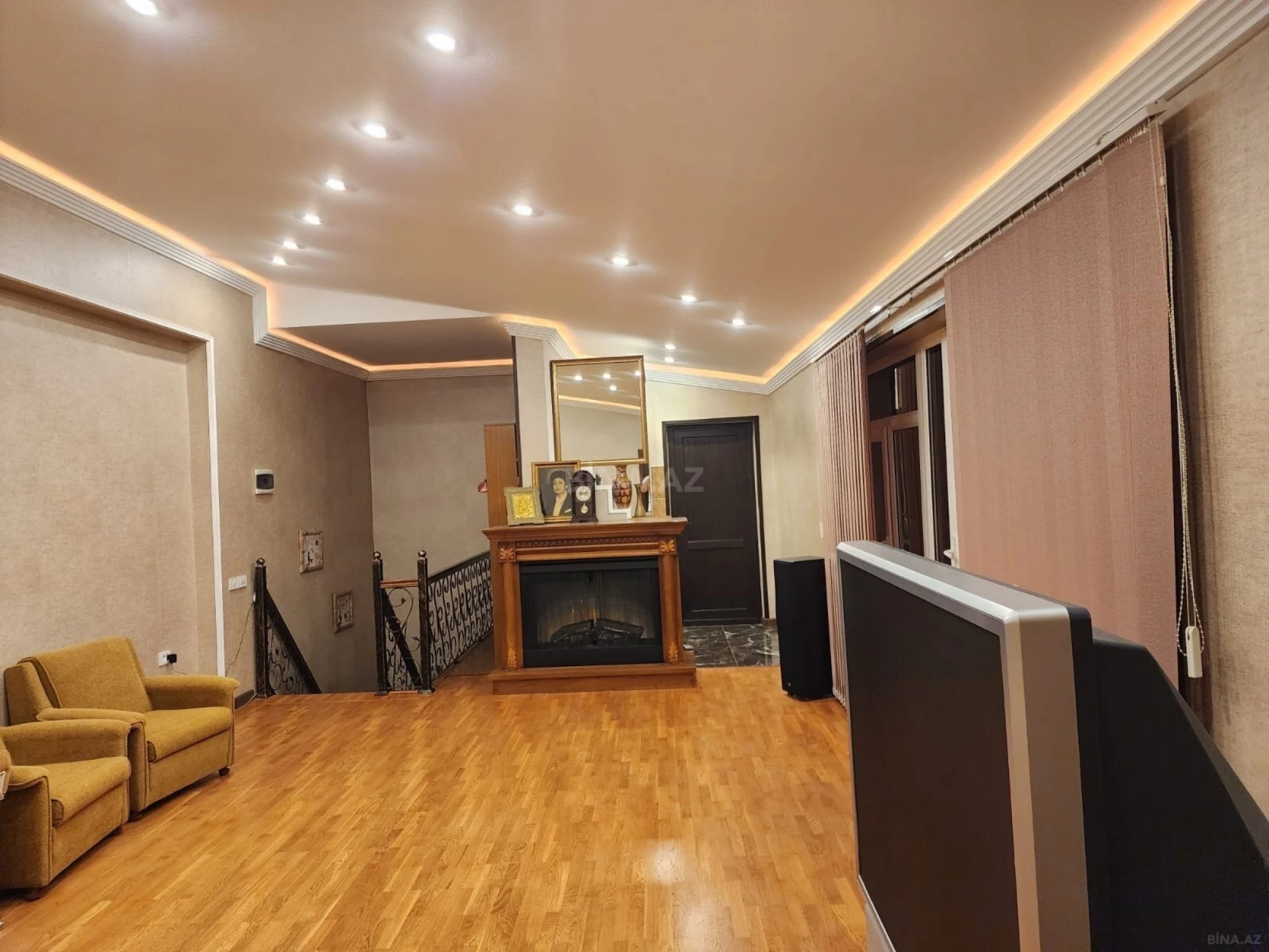 Satılır 5 otaqlı mənzil 200 m²