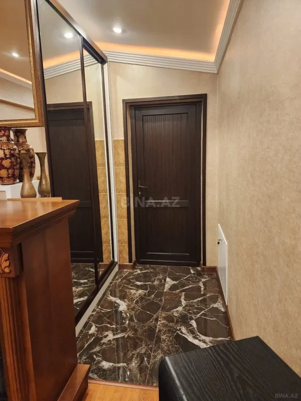 Satılır 5 otaqlı mənzil 200 m²