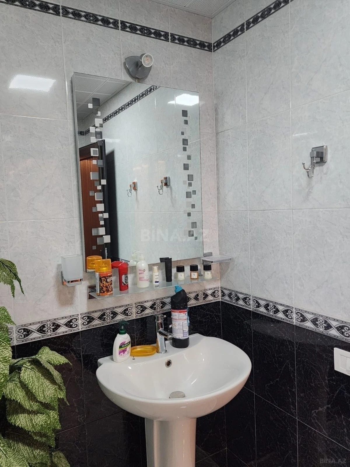 Satılır 5 otaqlı mənzil 200 m²